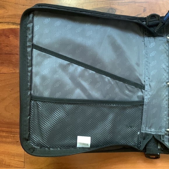 Case-it Z Shape Zipper Binder, 1.5 Inch D-Ring w Multiple Pockets - Picture 8 of 12